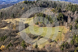 Pohľad z vrchu Sitno, Štiavnické vrchy, Slovensko, sezónna prírodná scenéria