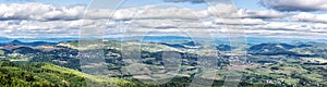 Pohľad z vrchu Sitno na Štiavnické vrchy, panoramatická prírodná scenéria