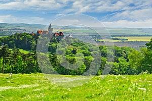 Pohled na středověký hrad Smolenice