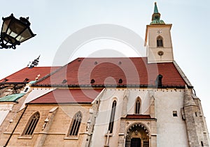 Pohled na katedrálu sv. Martina v Bratislavě