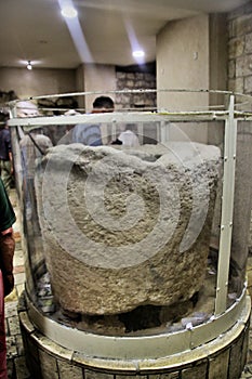 A view of a stone Pitture