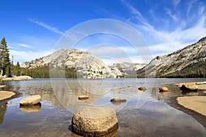 A view of Tenaya Lake in Yosemite national park