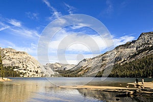 A view of Tenaya Lake in Yosemite national park