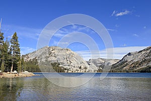 A view of Tenaya Lake in Yosemite national park