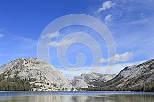 A view of Tenaya Lake in Yosemite national park