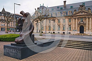 View to the Monument close up photo at Place Des Martyrs.