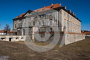 Pohľad na starú pevnosť a zámok v mestečku Holíč na Slovensku