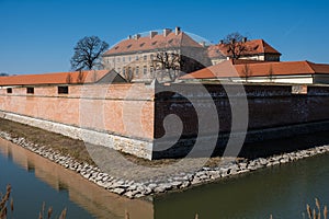 Pohľad na starú pevnosť a zámok v mestečku Holíč na Slovensku