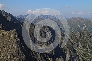 Pohled z vrcholu Jahnacího štítu ve Vysokých Tatrách
