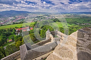 Pohled z věže hradu Stará Lubovna směrem na město
