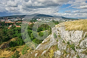 Pohled na město z vrcholu nitranské Kalvárie