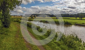 A view from the towpath of the Grand Union Canal near Wistow, UK