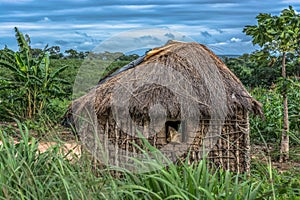 De tradicional municipio casa cubierto de paja techo a terracota a paja los muros 