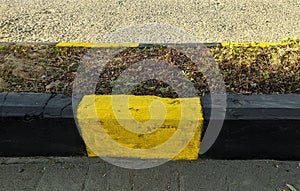 View of trotoar yellow and black