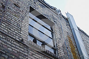 A view of two pigeon on the old vintage wall