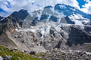 View of the Ullu-Tau glacier.