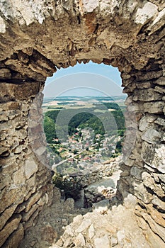 Pohled na obec Višňové ze zříceniny hradu Čachtice