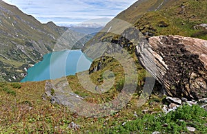 View of the Wasserfallboden in Hohe Tauern with a large boulder in the foreground.