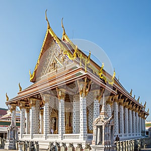 View at the Wat Arun Ratchawararam Ratchawaramahawihan in Bagkok, Thailand photo
