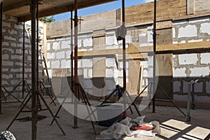 view of the wooden formwork with metal holders, which will be filled with the overlap between the floors in the country house