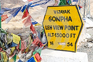 Viewpoint on the Khardung La highway near Leh