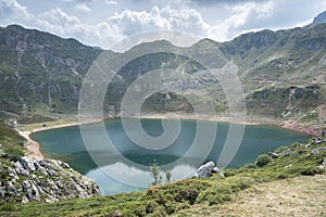 Views of Lago de la Cueva Lake of the Cave