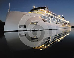 VIKING OCTANTIS EXPEDITIONARY SHIP