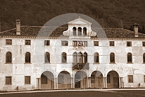 Villa Montalban facade photo