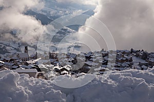 Obec z švajčiarsky alpy 