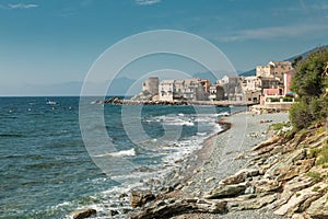 Municipio a guijarros Playa de en córcega 