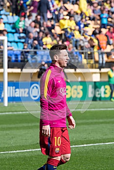 Leo Messi warms up prior to the La Liga match between Villarreal CF and FC Barcelona at El Madrigal Stadium