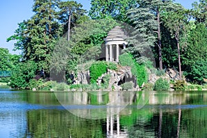 Vincennes, the temple on the Daumesnil lake