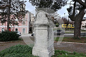 Vinchiaturo - Cippo funerario di epoca romana in Piazza Municipio photo