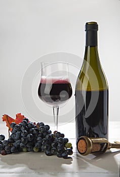 Vino rosso e bicchiere