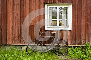 Vintage bike and hut