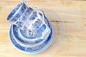 vintage blue willow pattern china cups and saucers