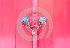 Vintage door pull with lock