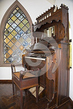 Vintage organ at wedding venue.