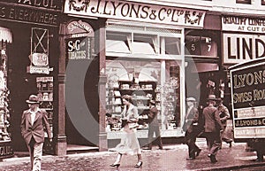 Vintage postcard - Joey Lyons tea shop, London, 1930s