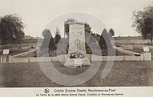 Vintage postcard from the period 1920-1930, showing the grave and memorial of Yvonne Vieslet at Monceau-sur-Sambre