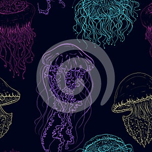 Vintage seamless pattern with collection of jellyfish. Hand drawn illustration of marine fauna in line art style.