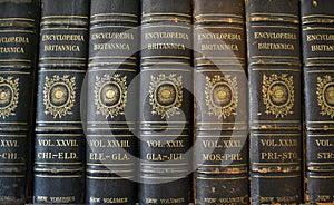 Enciclopedia  collegamento libri 