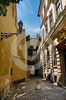 Antiguo calles a edificios en 