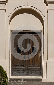 vintage textured door with decorative lintel and stairs