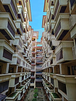 Vintage uilding at presisioning angle