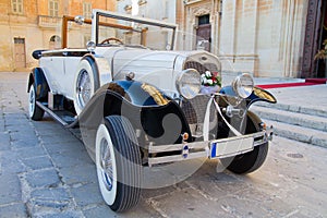 Starodávný svatba auto 