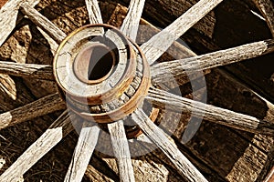 Vintage Wooden Wagon Wheel (sepia)