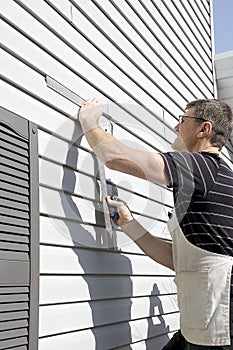 Vinyl Siding - DIY Repairs