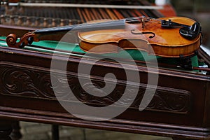 Violin laying on a cimbalon