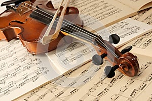 Violin and musical notes